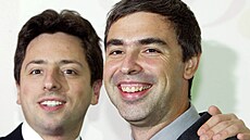 Zakladatelé Googlu Sergey Brin (vlevo) a Larry Page před tiskovou konferencí ve...