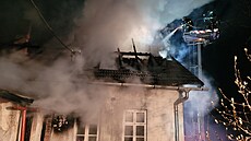 Jednašedesátiletá žena utrpěla v noci rozsáhlé popáleniny při požáru domu v...