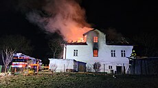 Jednašedesátiletá žena utrpěla v noci rozsáhlé popáleniny při požáru domu v...