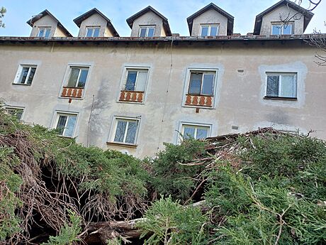 Jeden z nejzanedbanjích bytových dom v Chrudimi patí spolenosti...