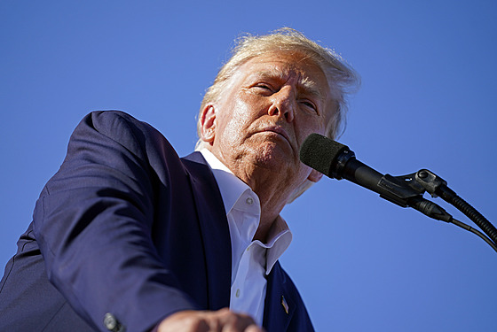 Bývalý prezident Donald Trump hovo�í na p�edvolebním shromá�d�ní ve m�st� Waco...