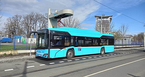 Autobusy dopravního podniku v Ostravě mohou využívat tři nové rychlonabíječky....