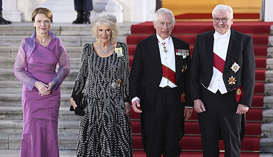 Německá první dáma Elke Buedenbenderová, britská královna choť Camilla, britský...