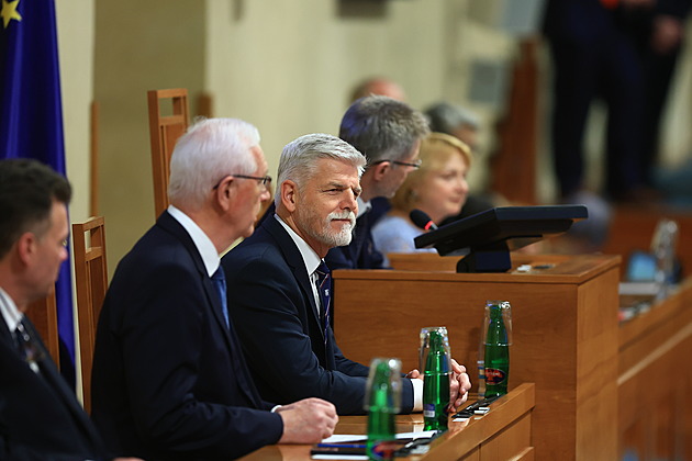 Prezident přišel po 9 letech do Senátu. Chci napravit vztahy, prohlásil Pavel