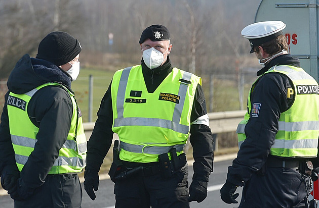 Senát schválil misi vojenských policistů na Ukrajinu, přiznal i náhrady za covid