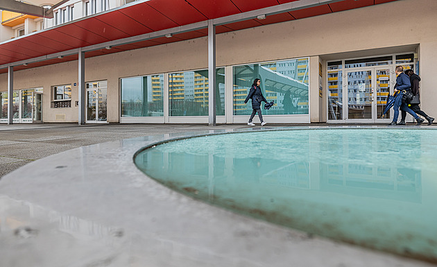 Pošta šetří. Běžné zásilky chce doručovat až tři dny, odbory jsou proti