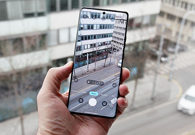 Zajímavý smartphone se extra nesnaží, přesto patří k výborným fotomobilům