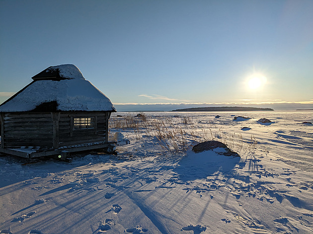 Tam, kde nesmíte mít zapnuté bezpečnostní pásy. S autem po mořské hladině