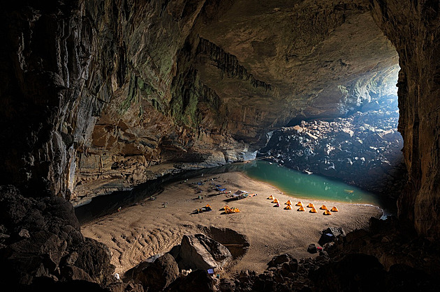 OBRAZEM: Největší jeskyně světa ukrývá vodní cesty i vlastní ekosystém