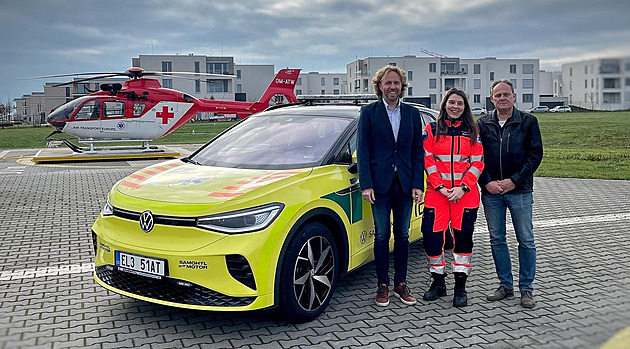 Dojezd elektromobilu pro službu u záchranky nestačí, ukázal testovací provoz