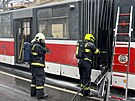V prask ulici Vyehradsk zasahuj hasii spolu s DPP u poru tramvaje. (30....