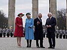 Nmecká první dáma Elke Buedenbenderová, britská královna cho Camilla, britský...