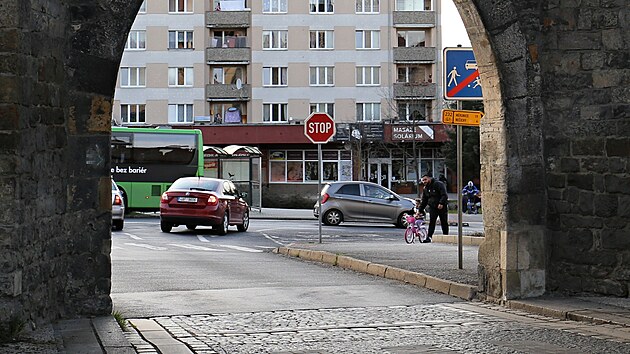 Pro idie je Suzdalsk nmst non mrou. Na ulici Osvoboditel se toti kolmo pipojuje ikova ulice. Do Kiovatky st i vjezd z centra.