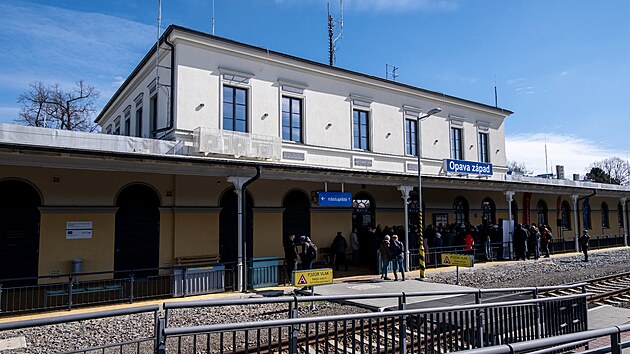 Opavské západní nádraží má zpět svou původní historickou podobu. Návštěvníkům se otevřelo po dvou letech oprav. (29. března 2023)