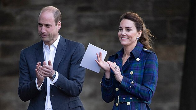 Princezna Kate na nvtv Skotska v roce 2021. I ona po vzoru sv tchyn jezd na sever britskch ostrov zsadn v tartanu.
