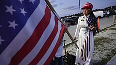 P�íznivkyn� bývalého amerického prezidenta Donalda Trumpa se ú�astní...