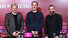 Thomas Tuchel, nový kou Bayernu, mezi svými éfy. Oliver Kahn, generální...