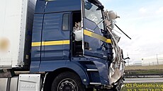 Nehoda na dálnici D5 u Tachova. Nákladní auto rozmetalo karavan, který stál v...