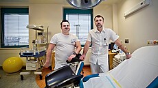 P�ednosta Gynekologicko-porodnické kliniky FN Plze� Ji�í Presl (vpravo) se...