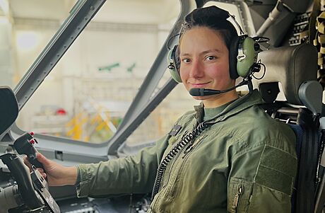 Bára Konvalinková, armádní pilotka