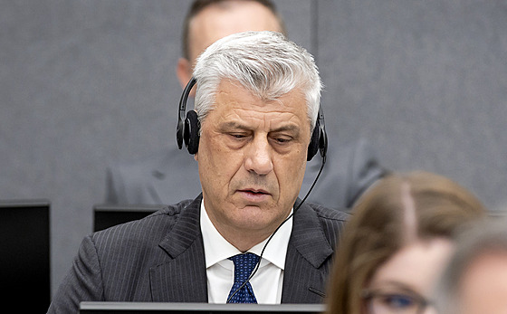 Bývalý prezident Kosova Hashim Thaçi ped kosovským tribunálem v Haagu. (3....
