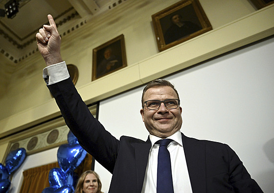Pedseda strany Národní koalice Petteri Orpo slaví výhru v parlamentních...