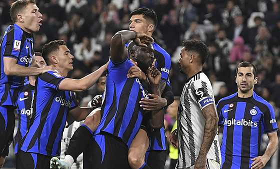 Reakce Romela Lukaka z Interu Milá na ervenou kartu v zápase s Juventusem.