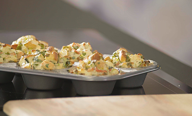 VIDEO: Koko dělá velikonoční nádivku jako muffiny. Tradice trochu jinak