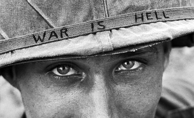 Válka je peklo, napsal si na helmu. Vietnam ho přemohl i po návratu domů