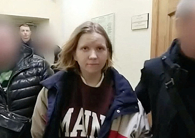 Rusku zadrženou po atentátu viní z terorismu. Ukrajinci mi dali úkol, řekla