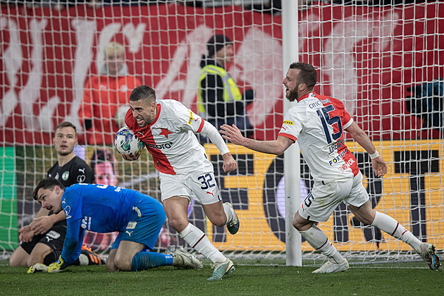 Derby ve finále poháru. Slavia zvládla prodloužení, Sparta zdolala Budějovice