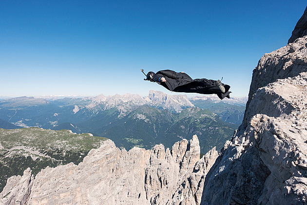 Skok do neznáma. BASE jumping je adrenalinový sport, který neodpouští chyby