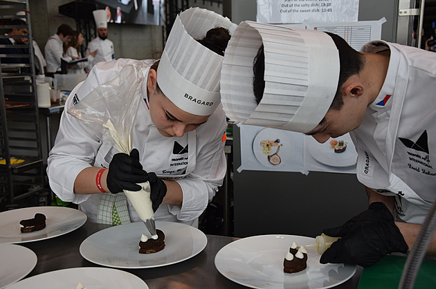 Kuchařské Nagano. Vybrané pokrmy studentů hodnotili michelinští šéfkuchaři