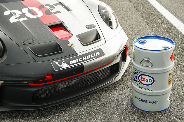 Syntetická paliva pro fajnšmekry. Nepůjde o masovou záležitost, spíš na nich výrobci ztratí stovky miliard