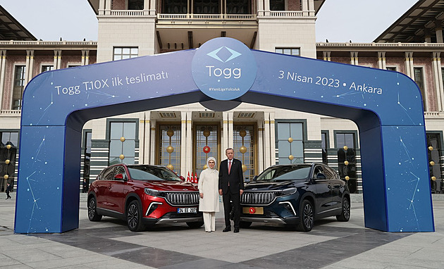 Autofotka týdne: První národní turecký elektrovůz převzal prezident Erdogan
