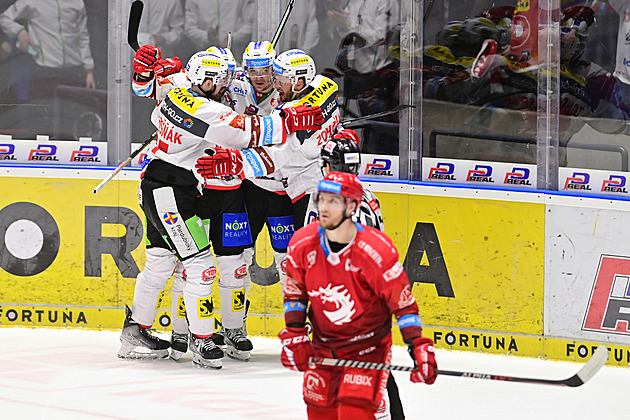 Pardubice - Třinec 4:2. Napínavý začátek semifinále, domácí táhl Sedlák