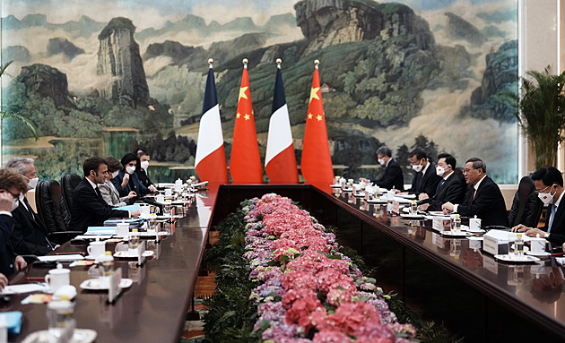 Macron zahájil jednání v Pekingu. Shoda bude široká, očekává čínský premiér