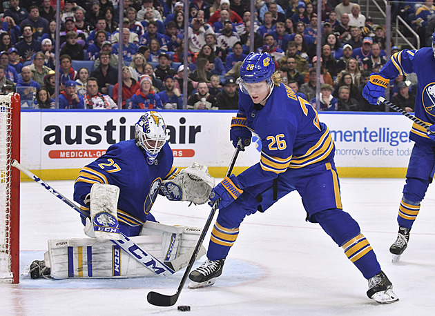 Buffalo těsně porazilo Carolinu, Pittsburgh zabojoval o play off