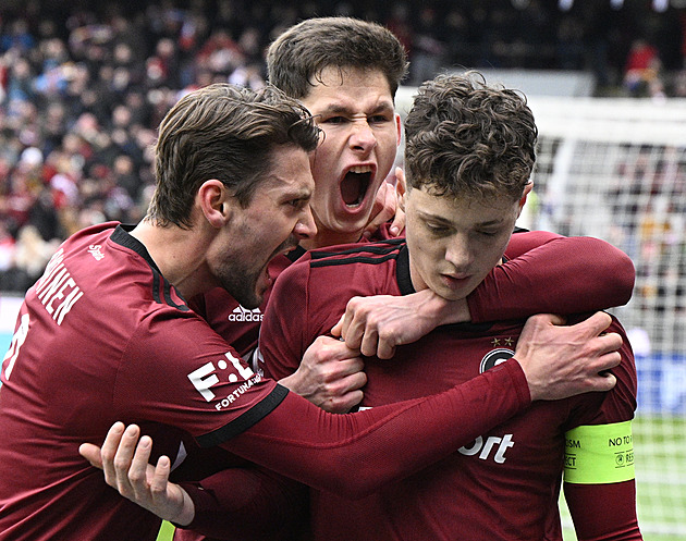 PONEDĚLNÍK: Křetínského přešlap, fauly podle Szikszaye a Slavia s vlastní ligou