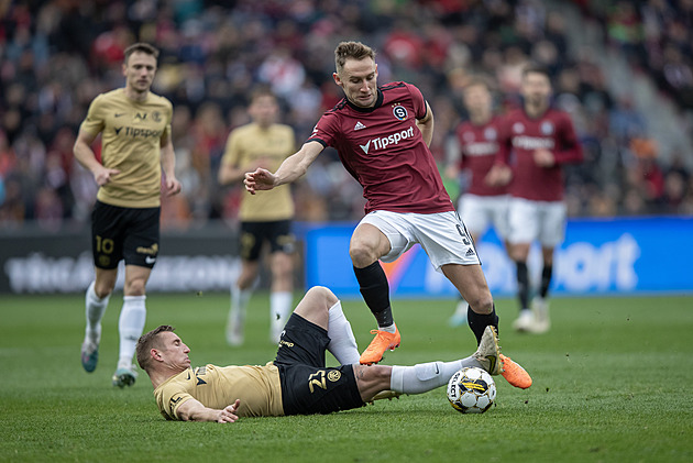 O titul už jen Slavia se Spartou? Bohemians nepolevují, Pardubice opět na dně