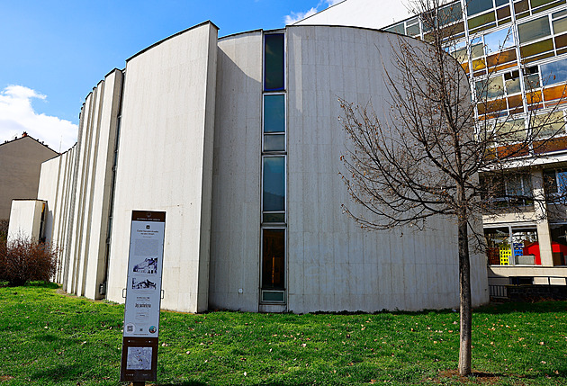 Nehledá se jen dočasný azyl, Divadlo Bolka Polívky se má stěhovat natrvalo