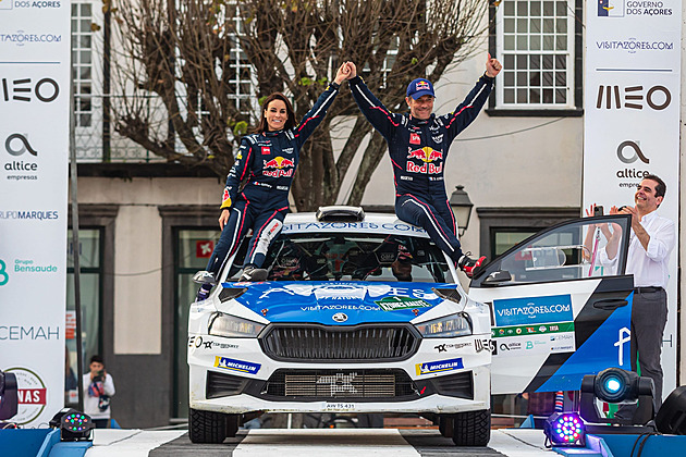 Poprvé za volantem Škody Fabie. Legendární závodník Loeb si premiéru užil