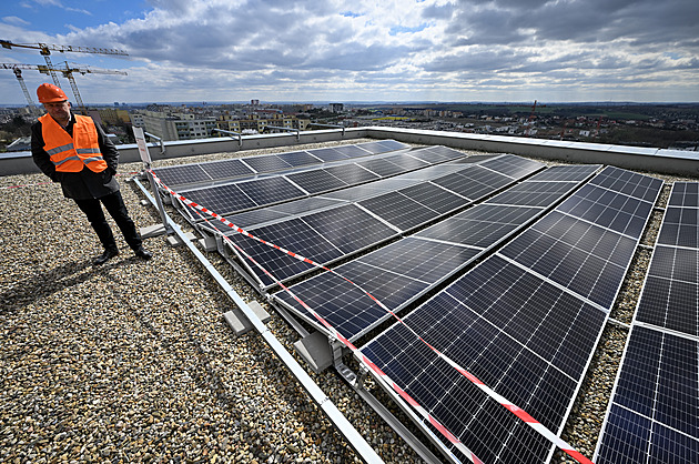 Zájem o fotovoltaiku trvá, ČEZ letos provedl přes dva tisíce instalací