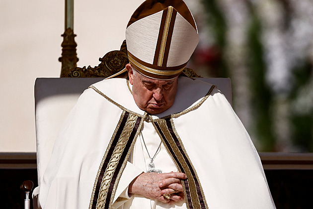 Papež František posiluje vliv žen, budou moci hlasovat v synodě biskupů
