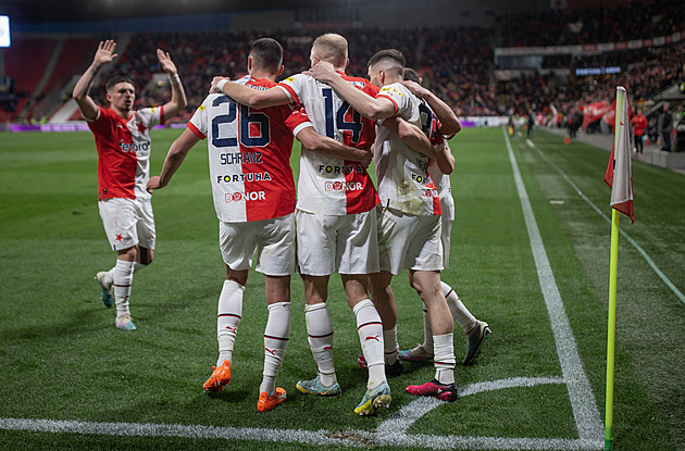 Slavia - Olomouc 4:0, gól do šatny, pak dominance. Domácí zůstávají první