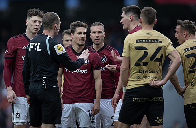 Góly na hraně i ruka, kterou na Spartě viděl jen sudí. VAR neukázal opak, hájil se