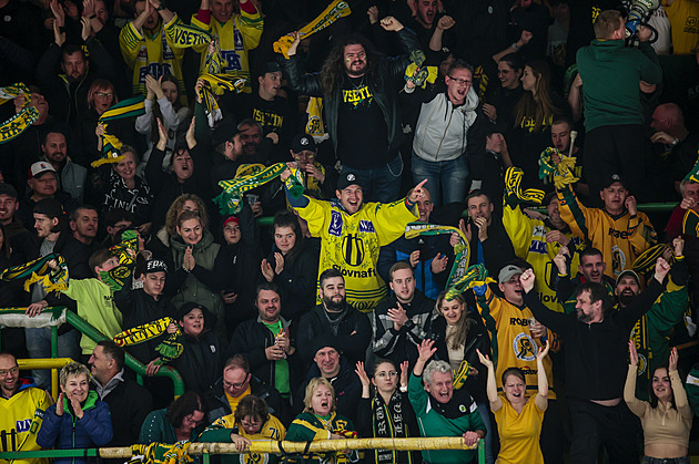 KOMENTÁŘ: To chceme mít z hokeje žumpu? Dost bylo hulvátství na stadionech