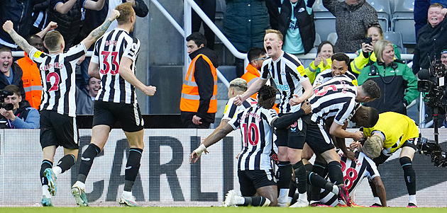 Newcastle porazil United a je třetí, v boji o záchranu si polepšil West Ham