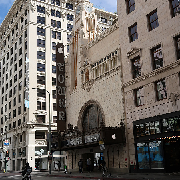 Z nejslavnějšího kina se stala luxusní prodejna mobilů a tabletů