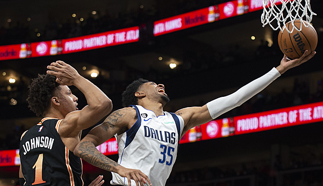 Trápící se Dallas v NBA prohrál i s Atlantou, New York už má jisté play off